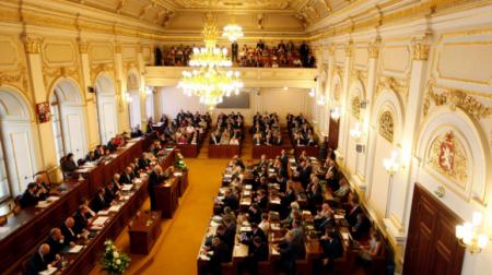 Оппозиция Чехии требует экстренного заседания парламента по поводу санкций