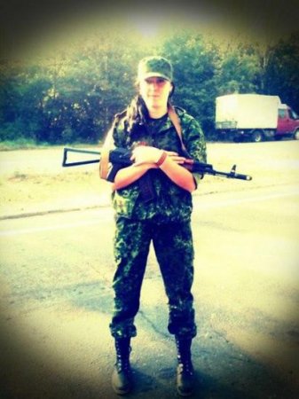 Фотофакт: очередная террористка, убивающая украинцев на Донбассе