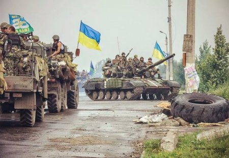 Журналист рассказал, как украинских силовиков «утюжили» российские танки, самолеты, вертолеты и «Смерчи»