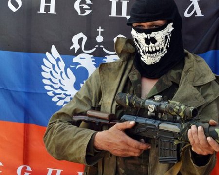 Ситуация в Горловке: город продолжают обстреливать, во дворах стоит военная техника «ДНР» Ситуация в Горловке: город продолжают обстреливать, во дворах стоит военная техника «ДНР»