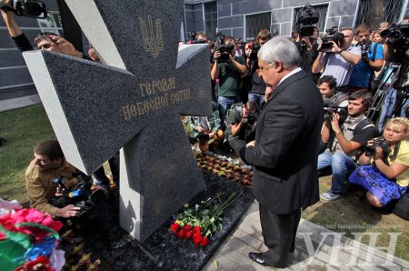 В Киеве открыли памятник Героям Небесной Сотни