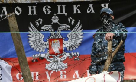 Боевики призывают жителей Донецка и Луганска получать паспорта так называемых «ДНР» и «ЛНР»