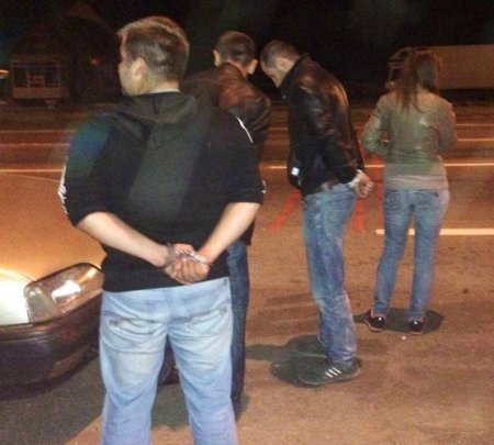 На въезде в Киев задержали машину с оружием (ФОТО)