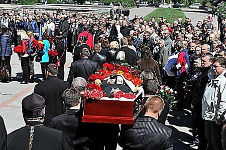 Из-за бюрократии власти Киева не могут бесплатно хоронить погибших в зоне АТО героев
