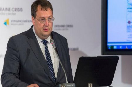Геращенко опроверг слухи о замене харьковской властью украинских флагов на сепаратистские