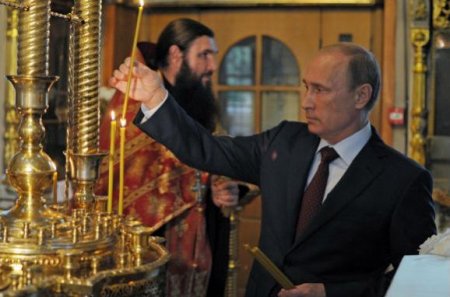 Путин поставил свечку за убитых боевиков "Новороссии"