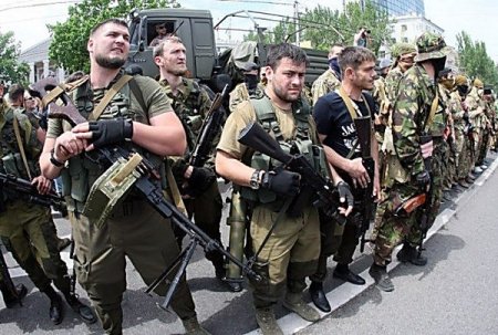 Террористы целились в жилые дома, но обстреляли свой батальон «Восток» - в СНБО говорят о десятках погибших Террористы целились в жилые дома, но обстреляли свой батальон «Восток» - в СНБО говорят о десятках погибших