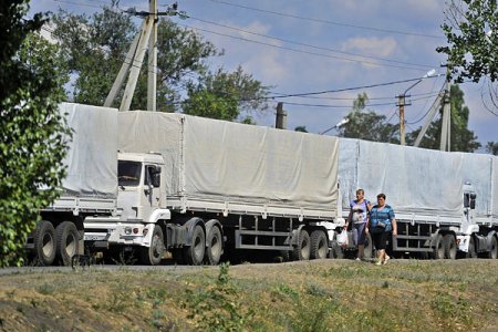 В Украину въехали первые 35 автомобилей второго гуманитарного конвоя РФ