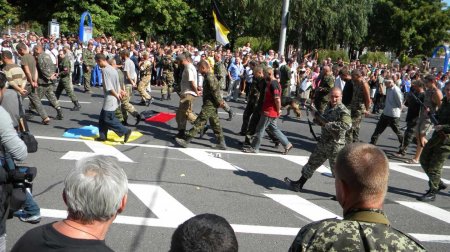 Перед "парадом" в Донецке человеку голову отрубили за то, что не согласился стать на колени Перед "парадом" в Донецке человеку голову отрубили за то, что не согласился стать на колени