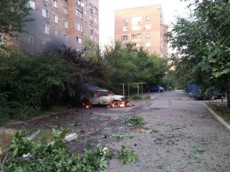 В Донецке из-за артобстрелов повреждены жилые дома и городская инфраструктура