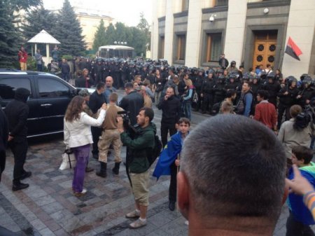 Обстановка под Радой успокоилась, попытки штурма прекратились Обстановка под Радой успокоилась, попытки штурма прекратились