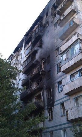 В четырех районах Донецка в первой половине дня звучали залпы и взрывы, - мэрия