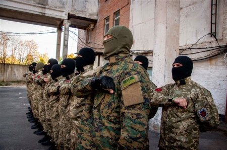 Как в Полтаве батальон "Азов" тренирует своих бойцов