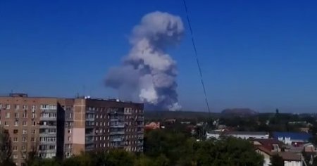 В Донецке слышны звуки залпов и взрывов в трех районах города, - горсовет