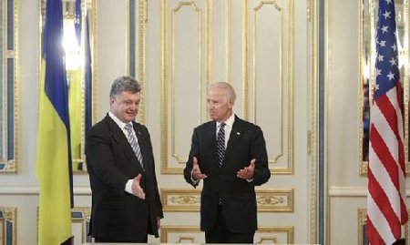 Порошенко поблагодарил Байдена за принятие Сенатом Акта в поддержку свободы Украины