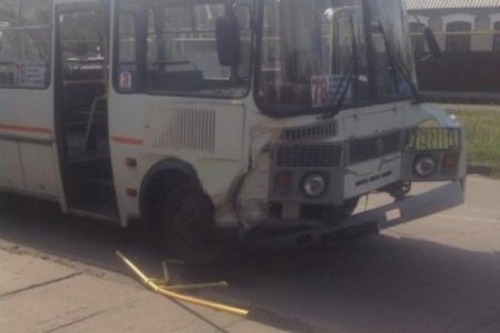 В Донецке боевики на машине с пушкой задели пассажирский автобус и автомобиль, - очевидцы