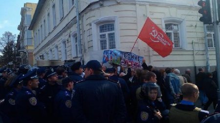 МВД: В Харькове к патрулированию улиц привлекут бронированные автомобили МВД: В Харькове к патрулированию улиц привлекут бронированные автомобили