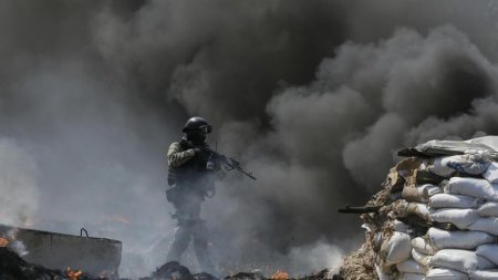 Боевики продолжают обстреливать позиции сил АТО возле Счастья, - ЛОГА