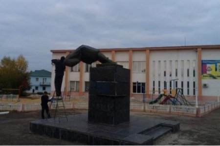 На Луганщине снесли очередной памятник Ленину