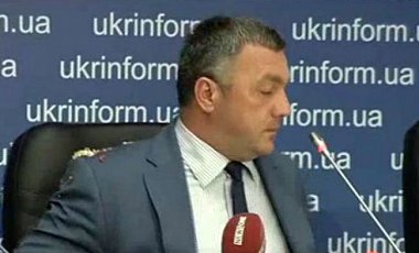 Махницкого забросали тортами на пресс-конференции (видео) Махницкого забросали тортами на пресс-конференции (видео)