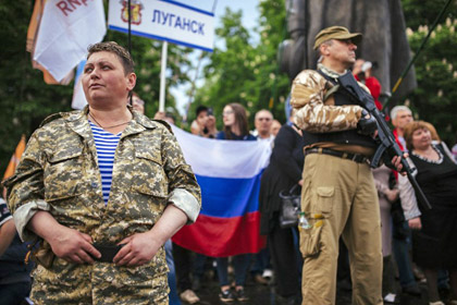 Луганские террористы ограбили базу российских военных