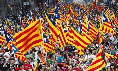 В Барселоне проходит митинг в поддержку независимости Каталонии