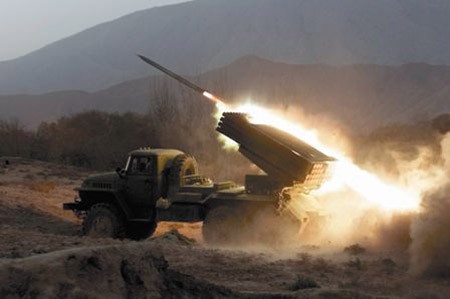 Террористы накрыли украинских солдат "градами" возле Новотроицка. Видео Террористы накрыли украинских солдат "градами" возле Новотроицка. Видео