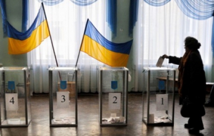 Досрочные выборы местных органов власти пройдут в марте 2015 года - Луценко