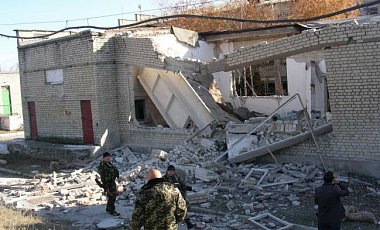 В Луганске градом разрушили школу