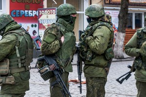 После отвода войск АТО, в Ровеньки прибыли российские солдаты После отвода войск АТО, в Ровеньки прибыли российские солдаты