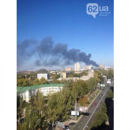Бои в районе аэропорта в Донецке не прекращаются, горит "Точмаш", - очевидцы