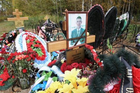 На кладбище в Костроме нашли свежие могилы десантников РФ, воевавших в Донбассе