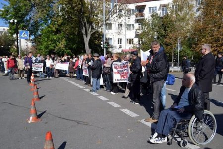 Киевские инвалиды просят Порошенко снять с выборов Анатолия Родзинского - СМИ