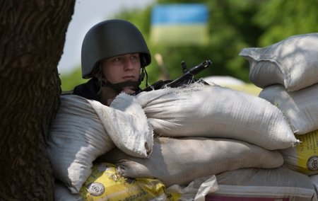 За сутки погибли два военнослужащих сил АТО, - СНБО