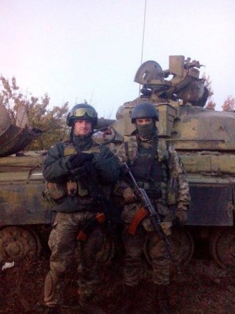 Украинские военные захватили танк боевиков в Донецком аэропорту