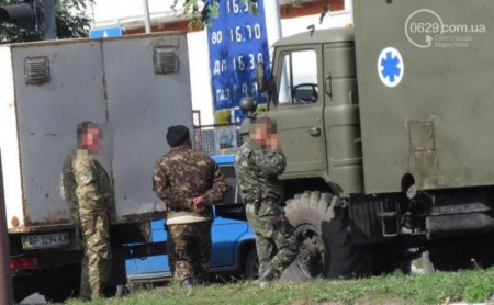 В Мариуполе военные попали в ДТП (Фото) В Мариуполе военные попали в ДТП (Фото)