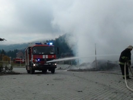 В Буковеле сгорела гостинница, которую приписывают Александру Януковичу В Буковеле сгорела гостинница, которую приписывают Александру Януковичу