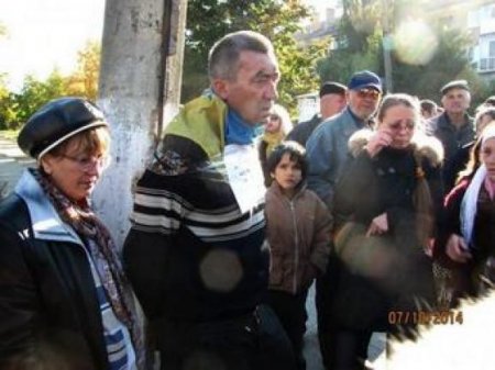 На Донетчине террористы приковали еще одну жертву к «столбу позора» На Донетчине террористы приковали еще одну жертву к «столбу позора»
