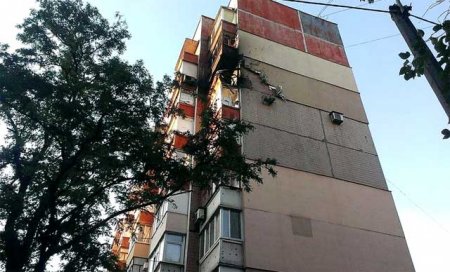 Жуткие кадры обстрела девятиэтажки в Киевском районе Донецка (Фото) Жуткие кадры обстрела девятиэтажки в Киевском районе Донецка (Фото)