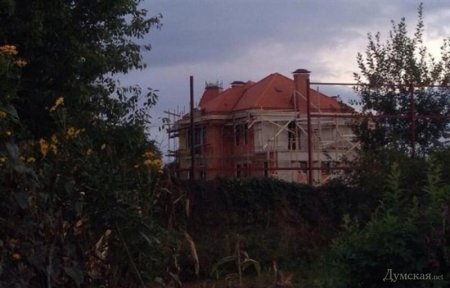 Бывший губернатор Одесской области строит себе роскошный дворец в Закарпатье