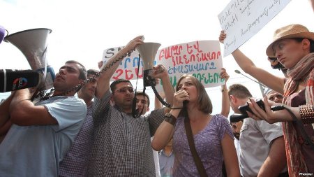 В Ереване 20 тыс. человек вышли протестовать против вступления страны в Евразийский союз