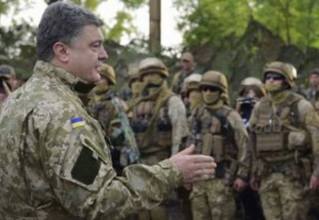 Порошенко приказал строить три линии обороны на Донбассе