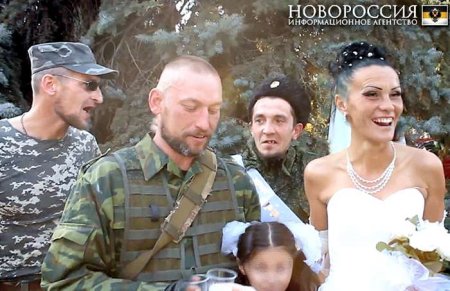 Свадебное фото взорвавшее интернет: "ДНР"овская пара Ляля "Крыса" и Васька "Болт" Свадебное фото взорвавшее интернет: "ДНР"овская пара Ляля "Крыса" и Васька "Болт"