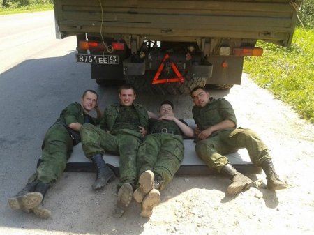 Водителями "гумконвоя" были российские военослужащие Водителями "гумконвоя" были российские военослужащие