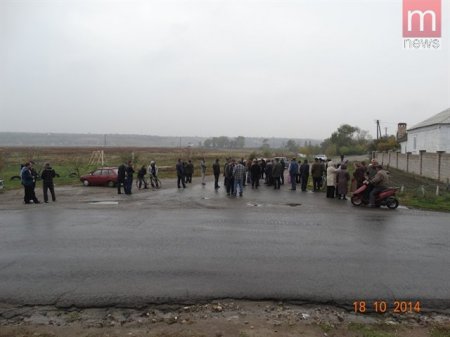 Жители поселков под Мариуполем взбунтовались Жители поселков под Мариуполем взбунтовались