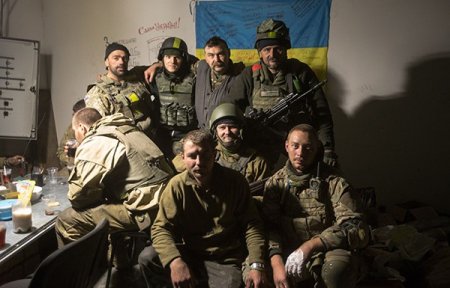 Руфер Мустанг выложил фото «киборгов» из аэропорта Донецка