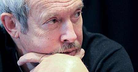 В Москве народного артиста России Макаревича бросили в мусорный бак В Москве народного артиста России Макаревича бросили в мусорный бак