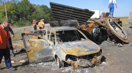 Места боев в Донбассе: останки солдат, сгоревшие БТРы и танки (Фото)