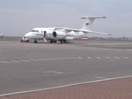 Порошенко прилетел в Одессу на «Антонове»: Янукович летал на «Аэробусе»