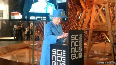 Британская королева впервые написала сообщение в Twitter